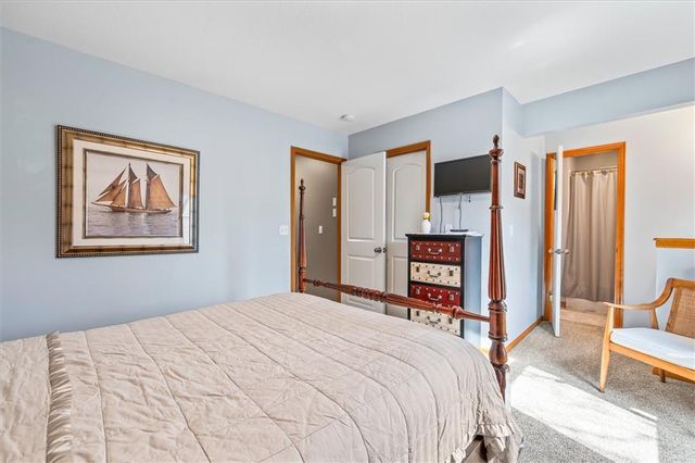 4005 SW Boulder Drive, Lee's Summit, MO 64082