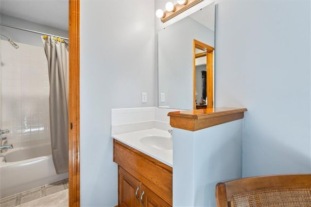 4005 SW Boulder Drive, Lee's Summit, MO 64082