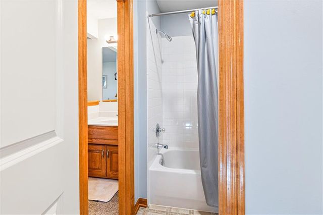 4005 SW Boulder Drive, Lee's Summit, MO 64082