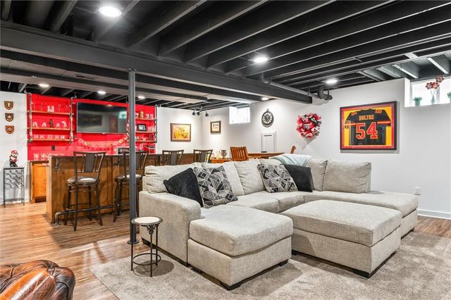 4005 SW Boulder Drive, Lee's Summit, MO 64082