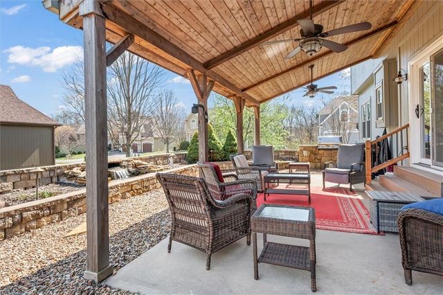 4005 SW Boulder Drive, Lee's Summit, MO 64082