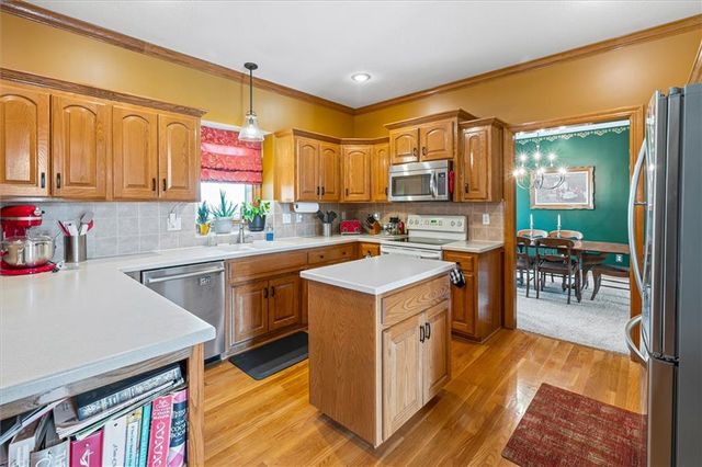 4005 SW Boulder Drive, Lee's Summit, MO 64082