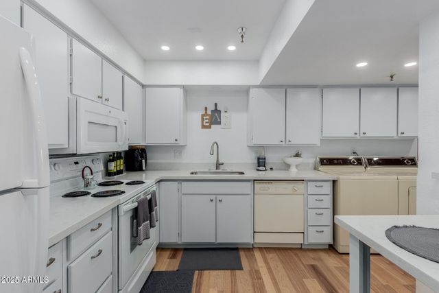 425 S PARKCREST Drive 334, Mesa, AZ 85206