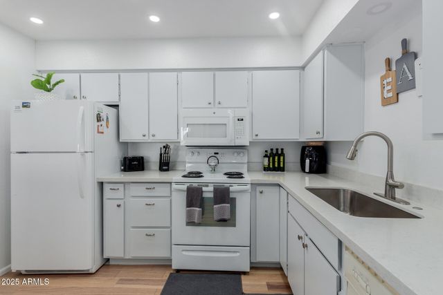 425 S PARKCREST Drive 334, Mesa, AZ 85206