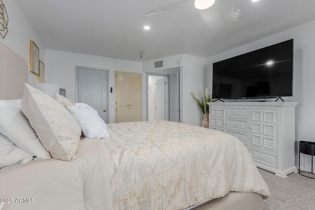 425 S PARKCREST Drive 334, Mesa, AZ 85206