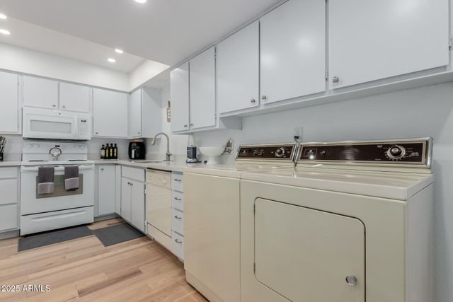 425 S PARKCREST Drive 334, Mesa, AZ 85206