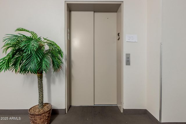 425 S PARKCREST Drive 334, Mesa, AZ 85206