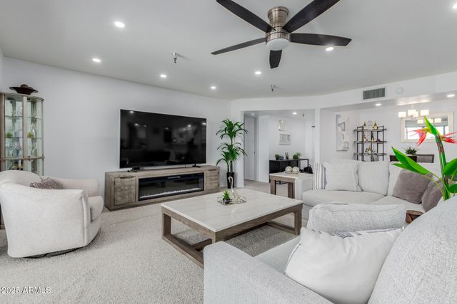 425 S PARKCREST Drive 334, Mesa, AZ 85206