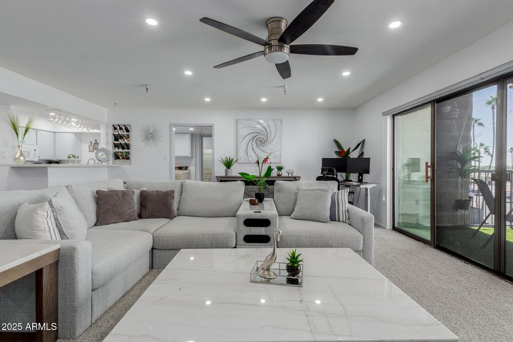 425 S PARKCREST Drive 334, Mesa, AZ 85206