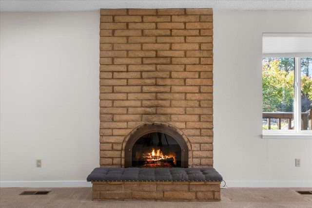 1105 Ivy Lane, Ashland, OR 97520