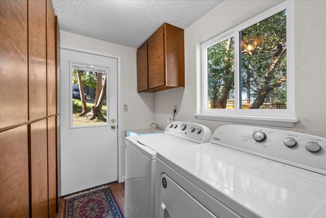 1105 Ivy Lane, Ashland, OR 97520