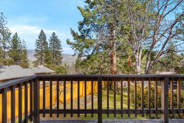 1105 Ivy Lane, Ashland, OR 97520