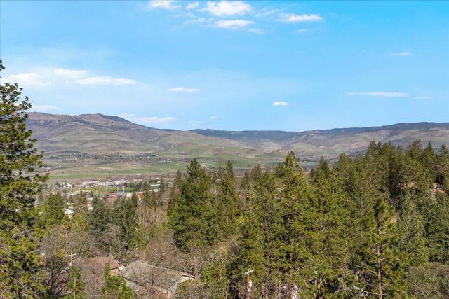 1105 Ivy Lane, Ashland, OR 97520