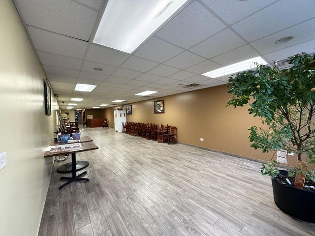 6152 N Lincoln Avenue, Chicago, IL 60659