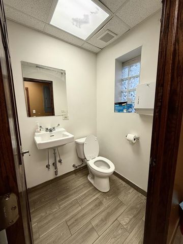 6152 N Lincoln Avenue, Chicago, IL 60659