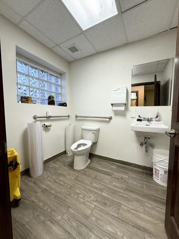 6152 N Lincoln Avenue, Chicago, IL 60659