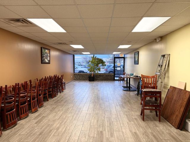 6152 N Lincoln Avenue, Chicago, IL 60659