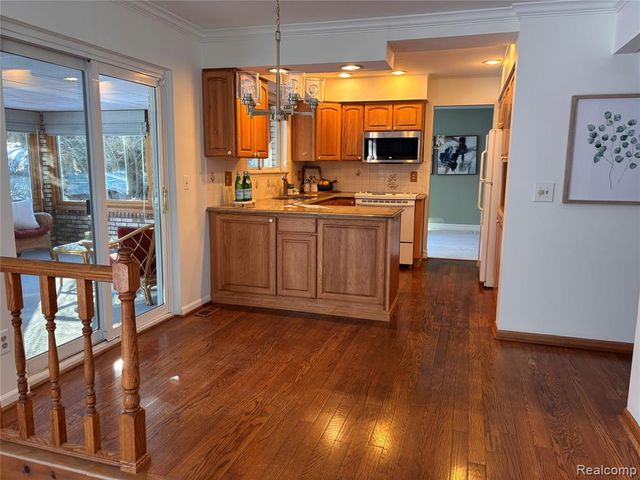 1805 Hickory Bark Lane, Bloomfield Hills, MI 48304