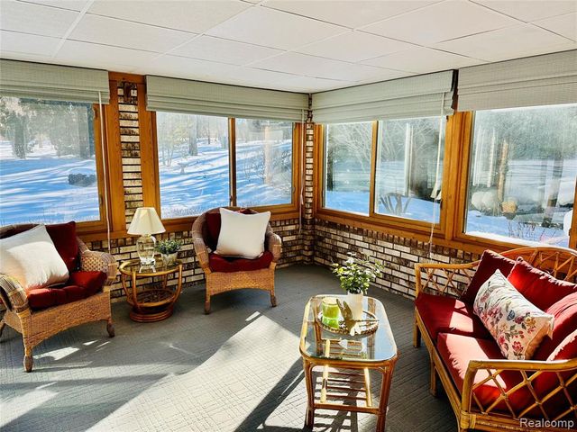 1805 Hickory Bark Lane, Bloomfield Hills, MI 48304