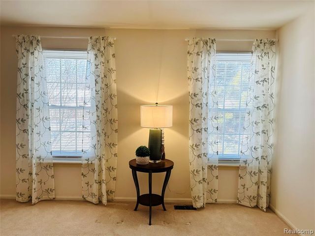 1805 Hickory Bark Lane, Bloomfield Hills, MI 48304