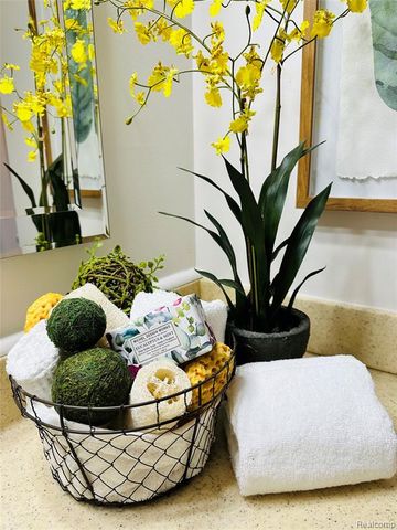 1805 Hickory Bark Lane, Bloomfield Hills, MI 48304