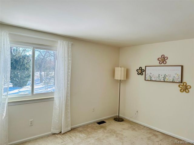 1805 Hickory Bark Lane, Bloomfield Hills, MI 48304