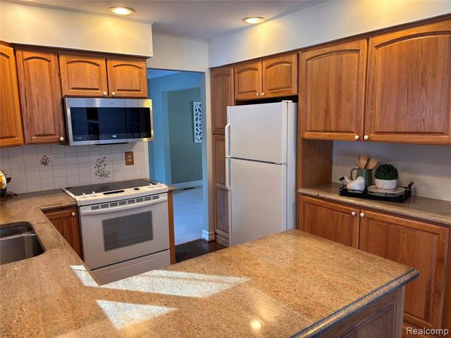 1805 Hickory Bark Lane, Bloomfield Hills, MI 48304