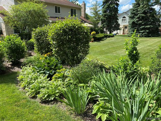 1805 Hickory Bark Lane, Bloomfield Hills, MI 48304