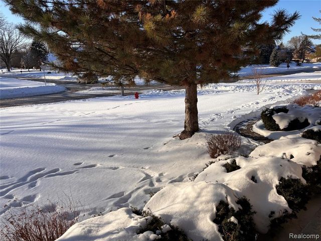 1805 Hickory Bark Lane, Bloomfield Hills, MI 48304