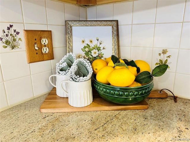 1805 Hickory Bark Lane, Bloomfield Hills, MI 48304