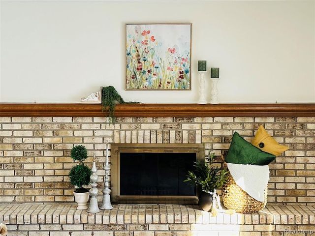 1805 Hickory Bark Lane, Bloomfield Hills, MI 48304