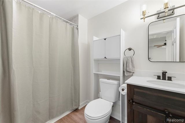 3575 Knollview Avenue, West Bloomfield, MI 48324