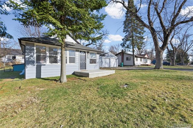 3575 Knollview Avenue, West Bloomfield, MI 48324