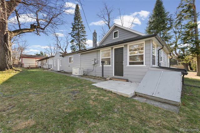 3575 Knollview Avenue, West Bloomfield, MI 48324