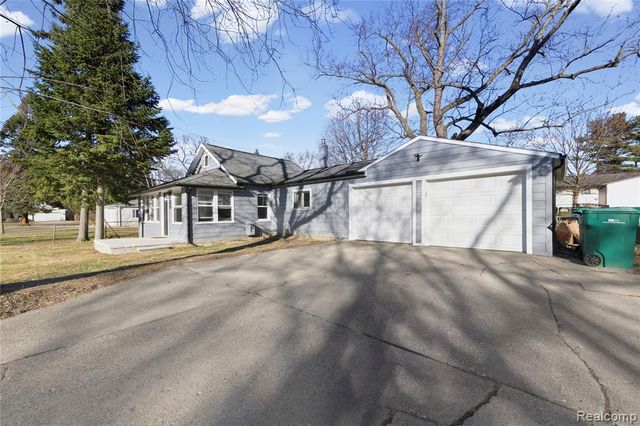3575 Knollview Avenue, West Bloomfield, MI 48324