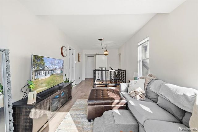 3575 Knollview Avenue, West Bloomfield, MI 48324