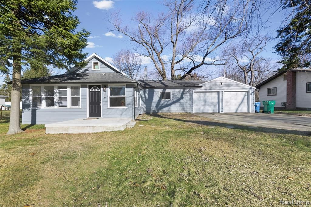 3575 Knollview Avenue, West Bloomfield, MI 48324