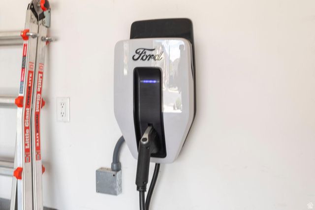 4061 E BARTON CREEK DR, Eagle Mountain, UT 84005