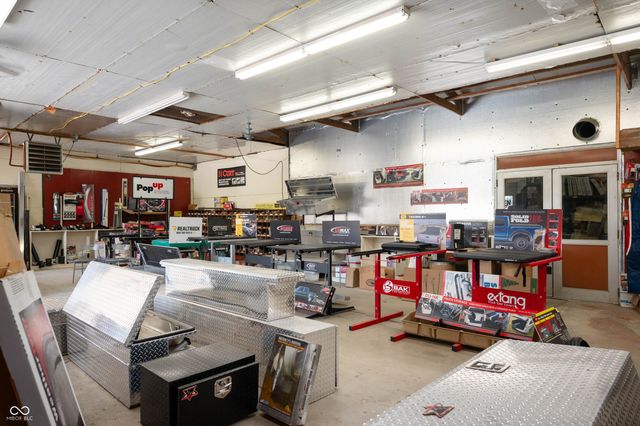 190 E Willard Avenue, Rushville, IN 46173