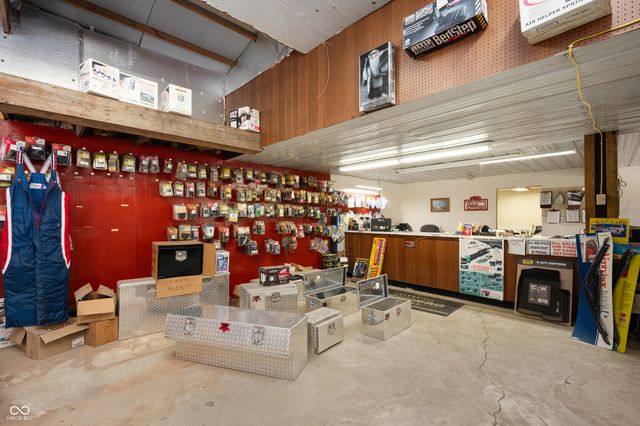 190 E Willard Avenue, Rushville, IN 46173