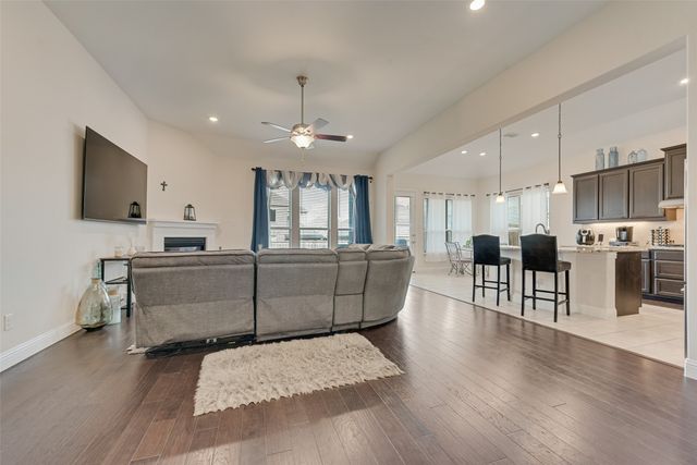 2610 Fawn Valley Avenue, Midlothian, TX 76065