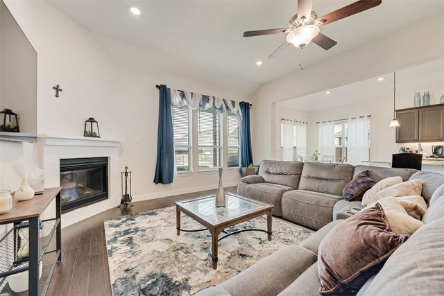 2610 Fawn Valley Avenue, Midlothian, TX 76065
