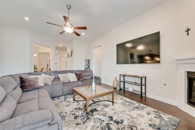 2610 Fawn Valley Avenue, Midlothian, TX 76065