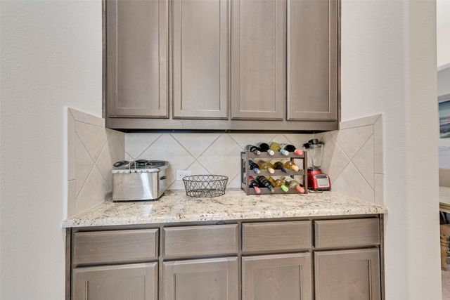 2610 Fawn Valley Avenue, Midlothian, TX 76065
