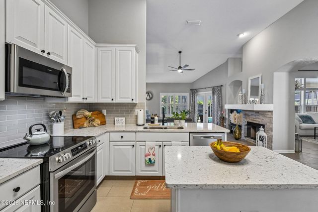 1908 FOX GLOVE Lane, Fleming Island, FL 32003