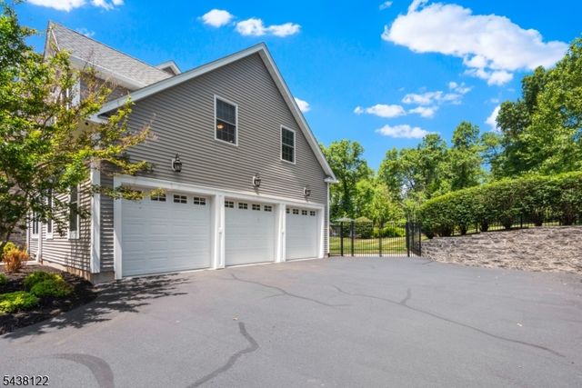 24 Claire Dr, Bridgewater Twp., NJ 08807