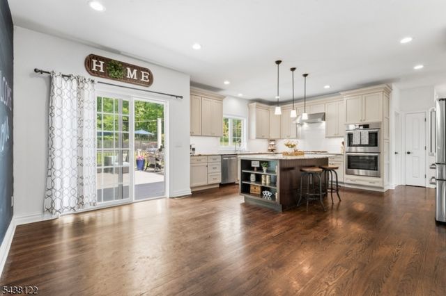 24 Claire Dr, Bridgewater Twp., NJ 08807