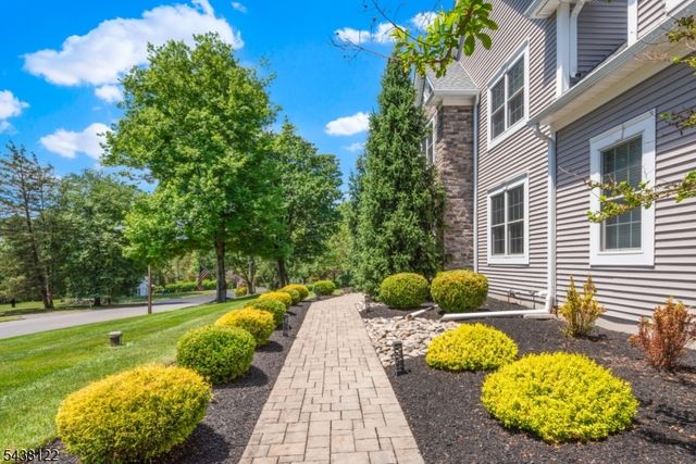 24 Claire Dr, Bridgewater Twp., NJ 08807