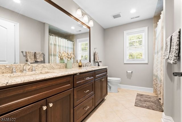 24 Claire Dr, Bridgewater Twp., NJ 08807