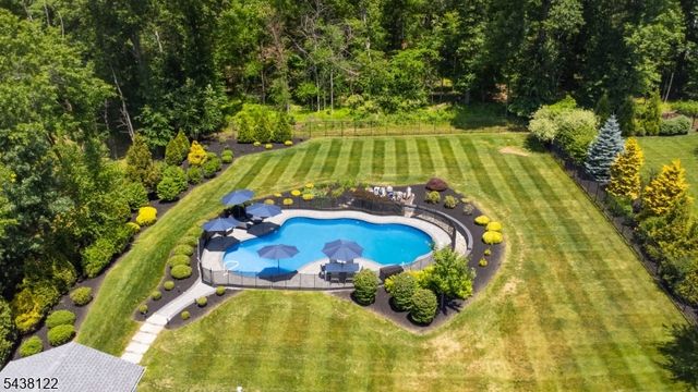24 Claire Dr, Bridgewater Twp., NJ 08807